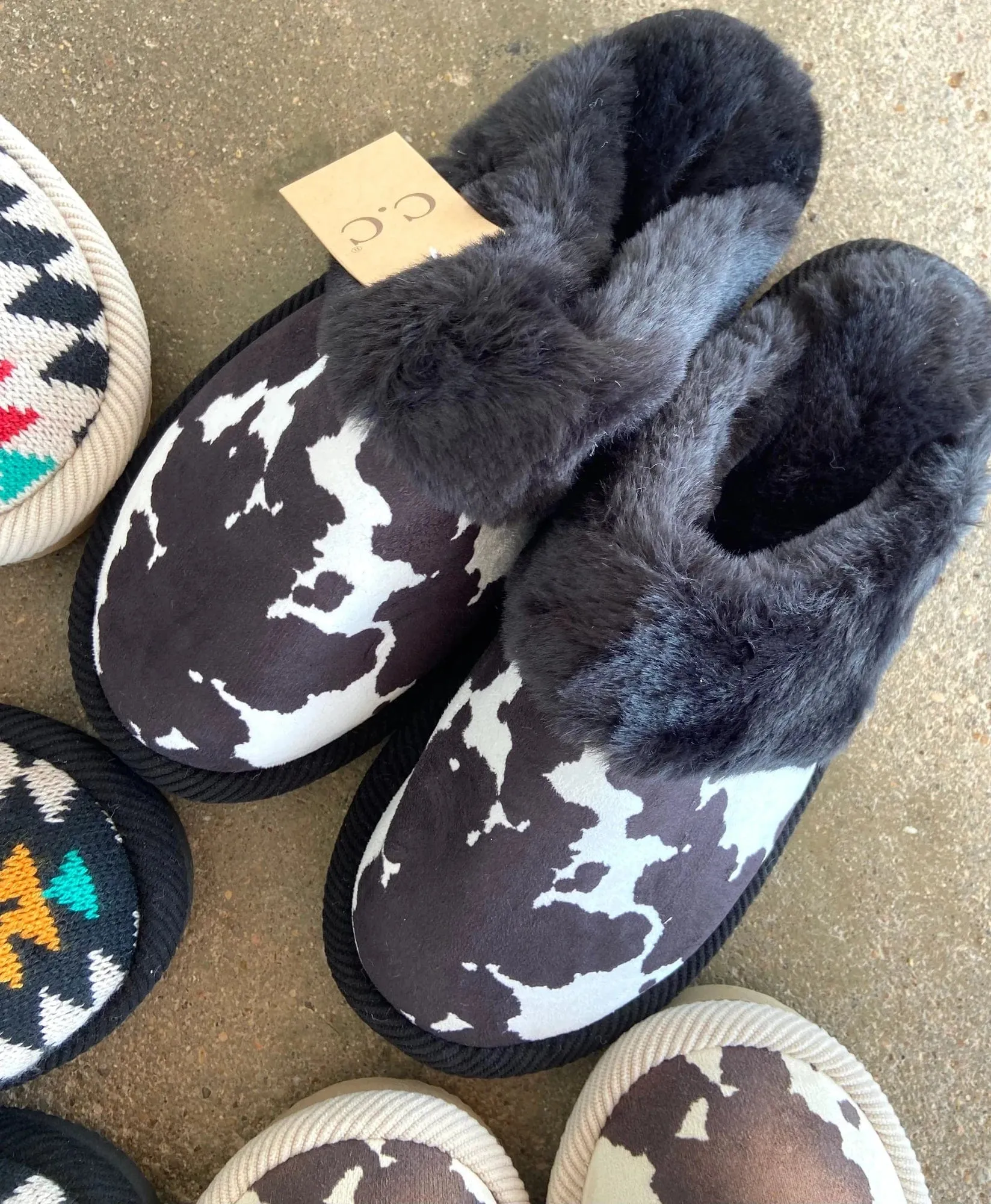 SPE0001 Cow Print Furry Slippers